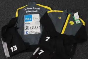Textildruck für die Trainingsanzüge des Dreamteam Baeretswil Unihockey