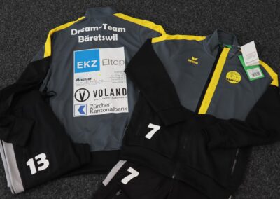 Textildruck für die Trainingsanzüge des Dreamteam Baeretswil Unihockey