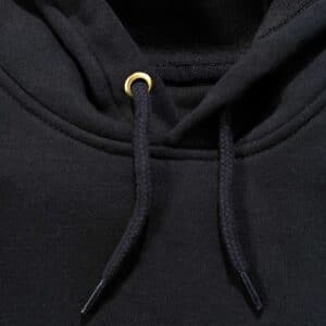 Detailaufnahme der Kordeln. Carhartt Herren Hoodie K288 in der Farbe schwarz