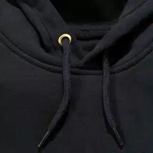 Detailaufnahme der Kordeln. Carhartt Herren Hoodie K288 in der Farbe schwarz